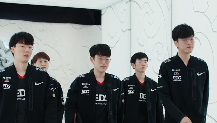 而是充满了 而是充满了