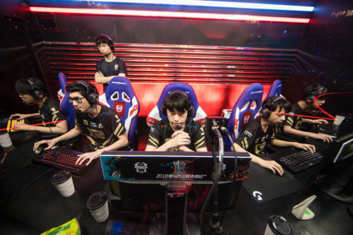 在新闻与社 在新闻与社