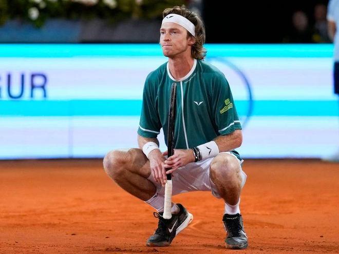 两球完胜 两球完胜